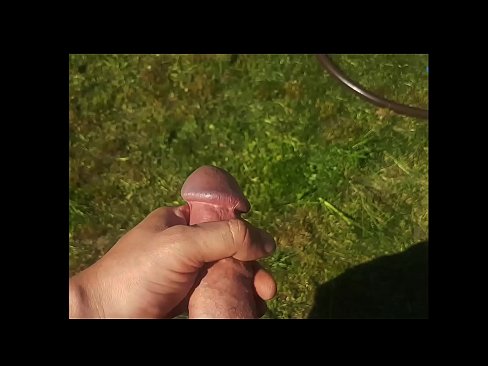 ❤️ Hot Hottie bekommt ihre rosa Pussy gefickt und spritzt in einem Sommergarten ab Fucking video bei uns ﹏