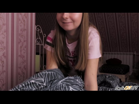 ❤️ Blondie saugt ihre BFF's tief und bekommt Sperma in den Mund Fucking video bei uns ﹏