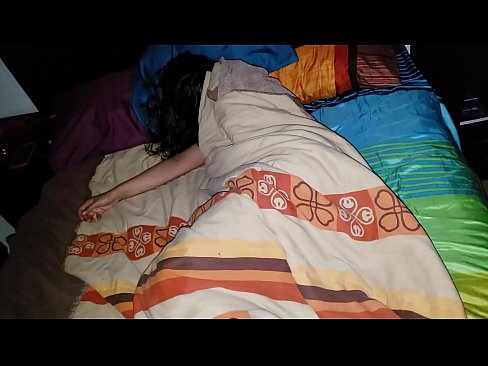 ❤️ Stiefsohn beschimpft seine junge Stiefmutter, während sie schläft. Fucking video bei uns ﹏